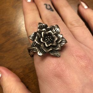 Lucky Brand silver flower ring